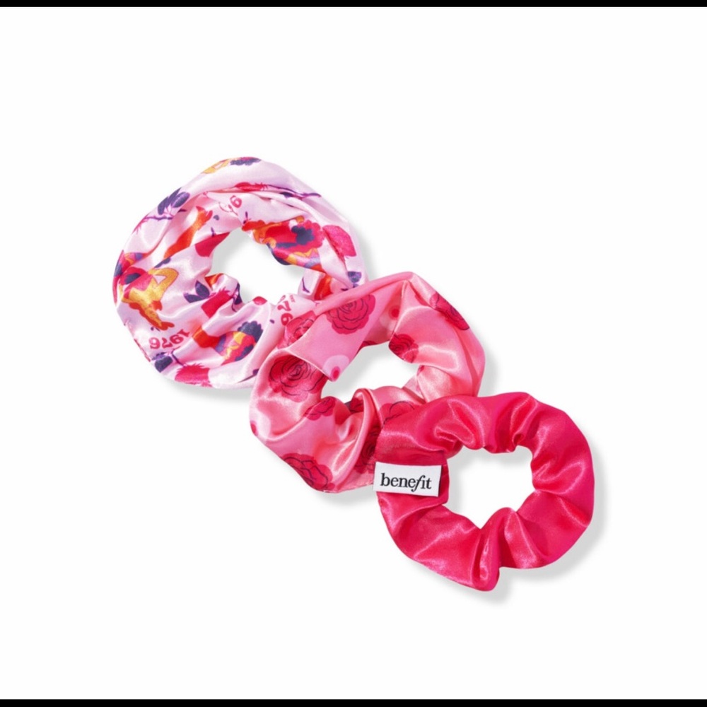 Benefit scrunchie set